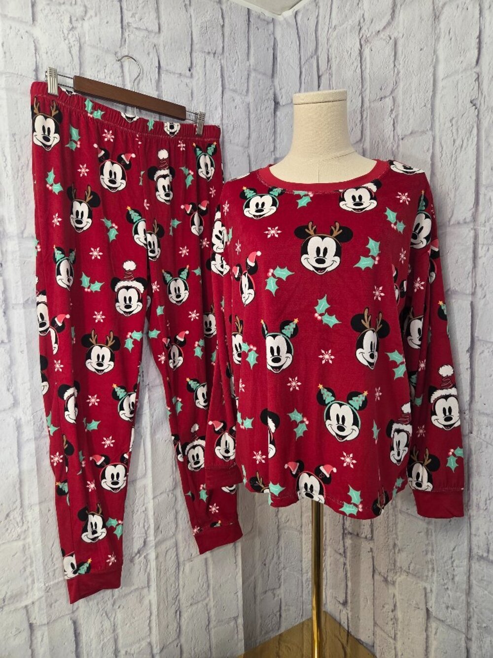 Disney Mickey Mouse Fleece Christmas Holiday Pajama Loumgewear Set Red Medium